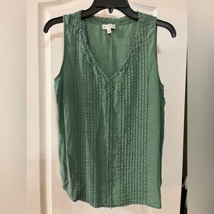 Wonderly brand sleeveless green top